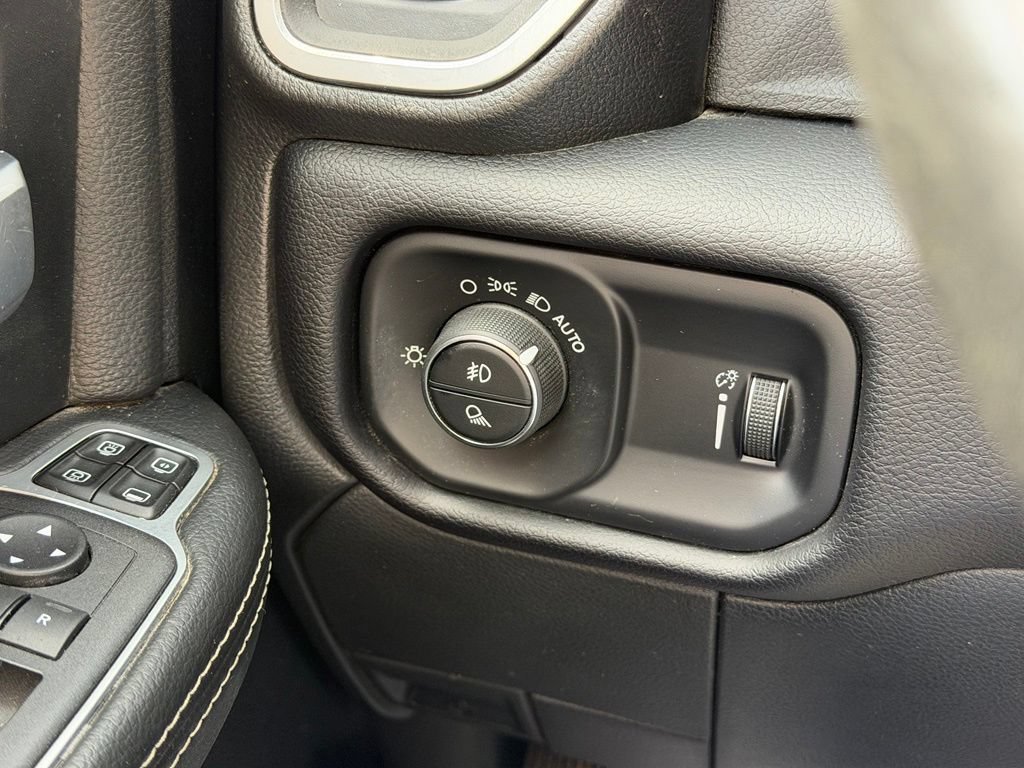 Used 2024 RAM 3500 Big Horn AWD/4WD image 17