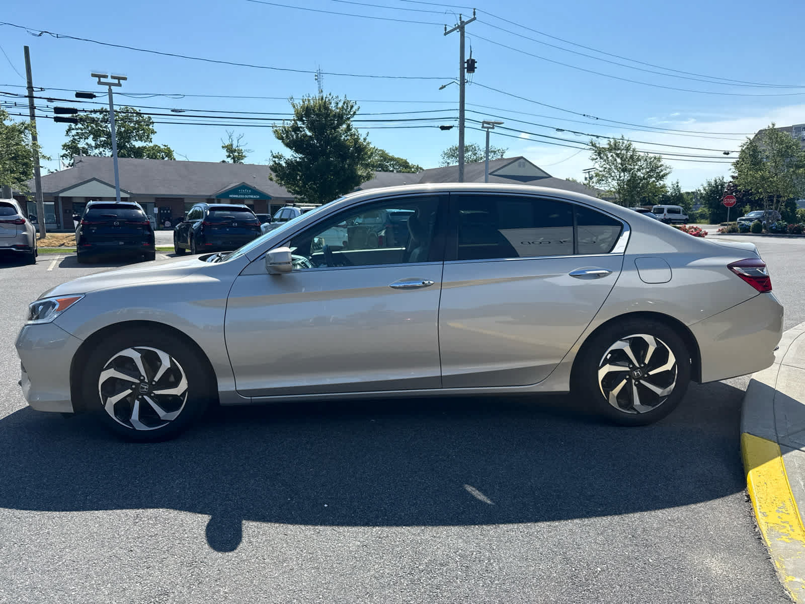 Used 2017 Honda Accord EX-L image 9