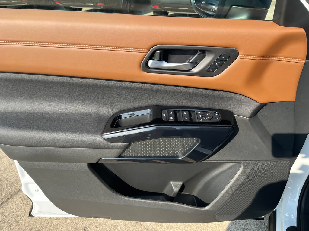 New 2026 Nissan Pathfinder Platinum AWD/4WD image 11
