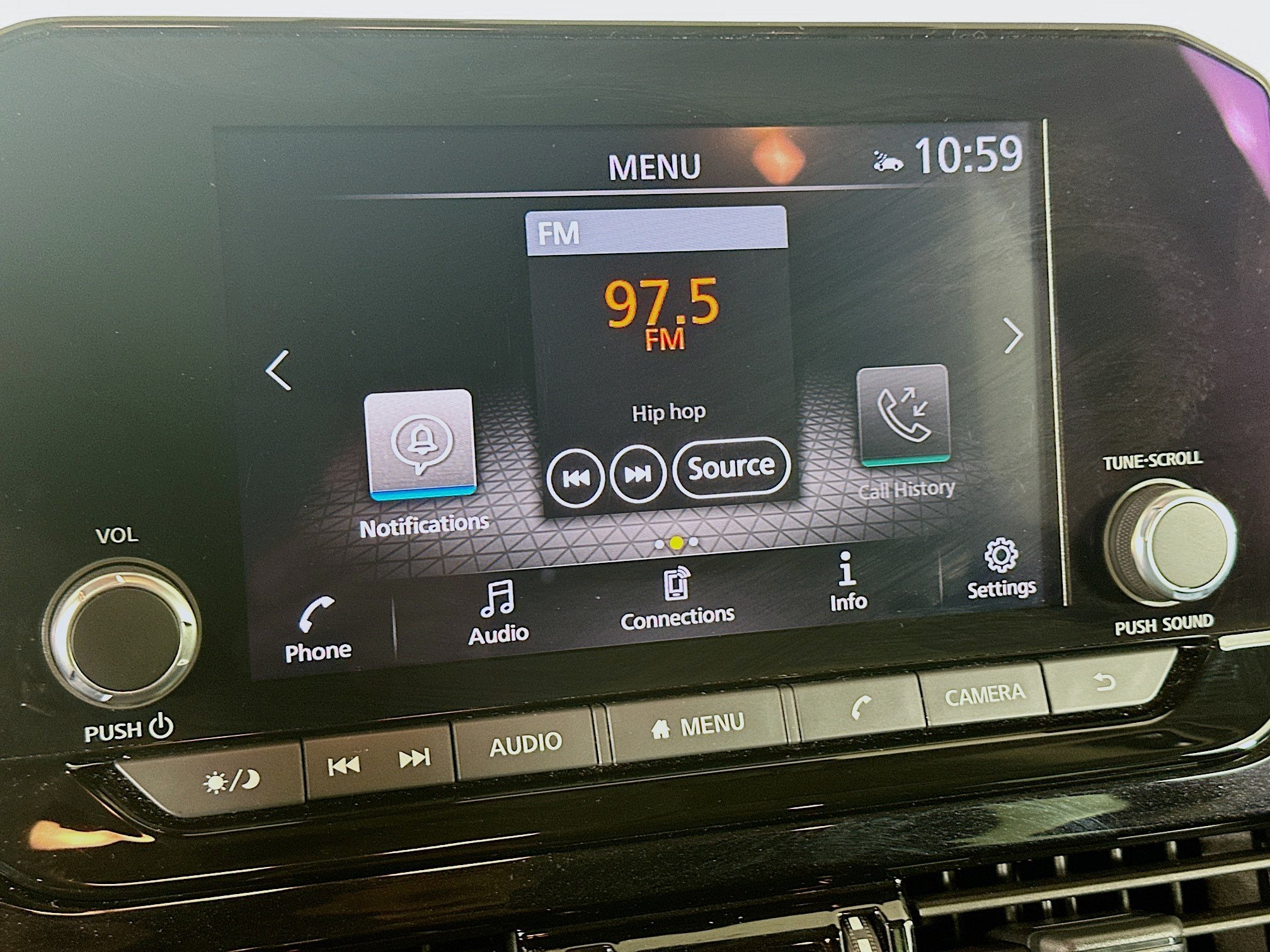 Used 2025 Nissan Pathfinder SV FWD image 21