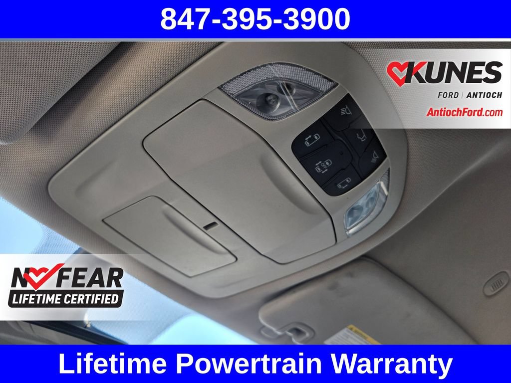 Used 2023 Chrysler Pacifica Touring-L FWD image 43