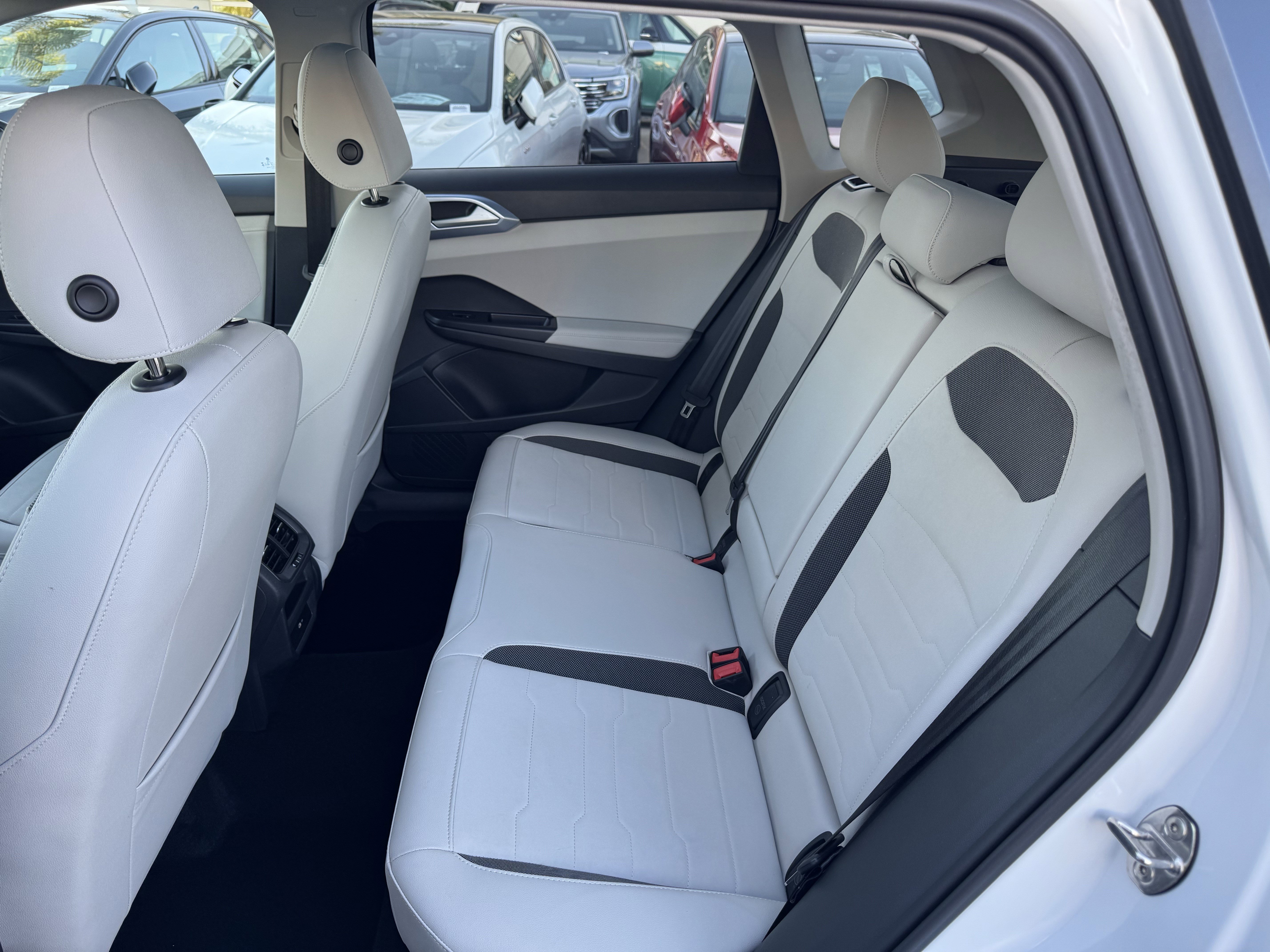 Certified 2025 Volkswagen Taos SE image 34