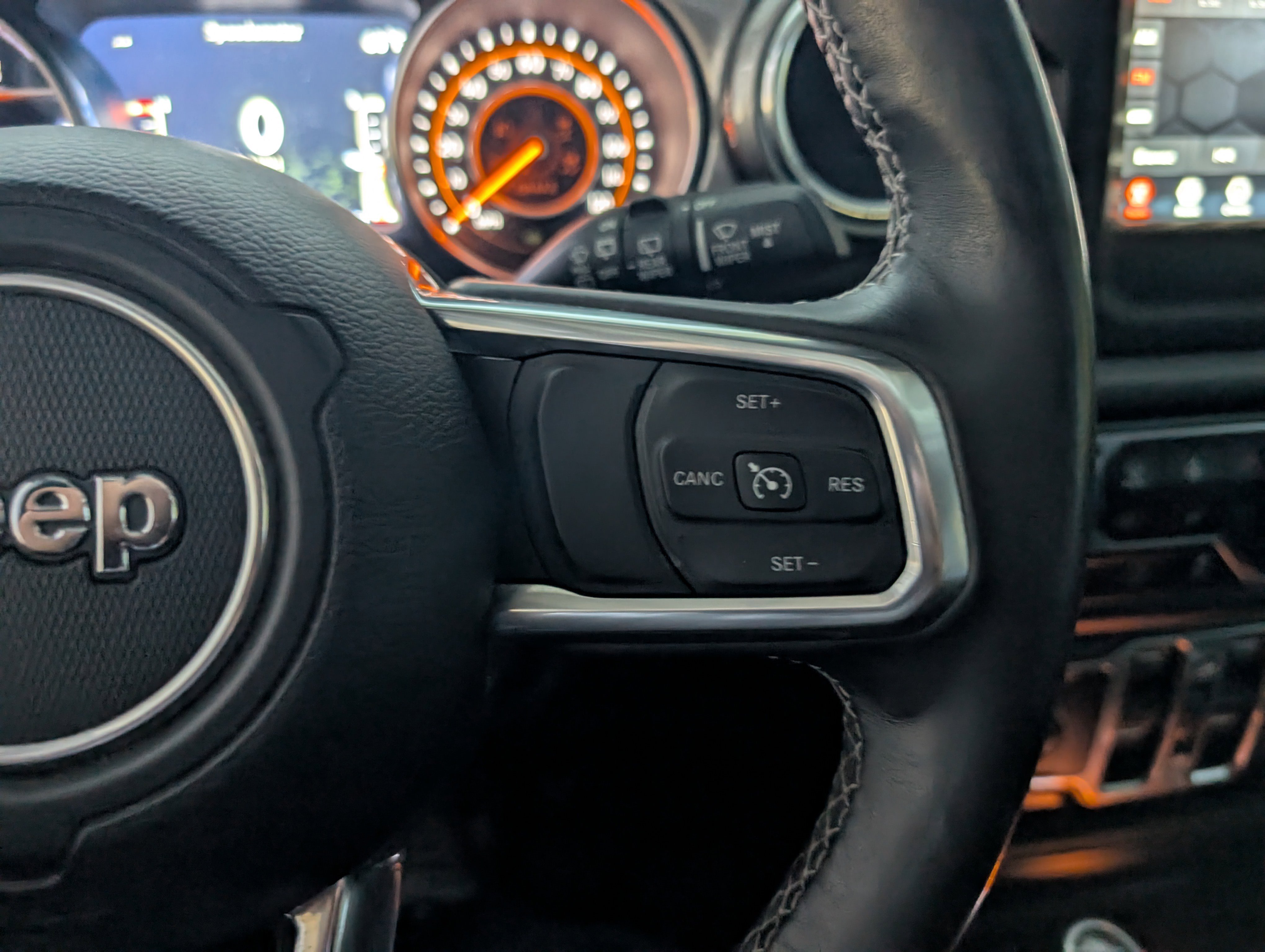 Used 2018 Jeep Wrangler Unlimited Sahara image 32