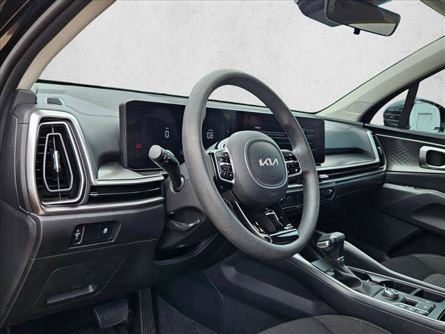 Used 2025 Kia Sorento LX FWD image 9