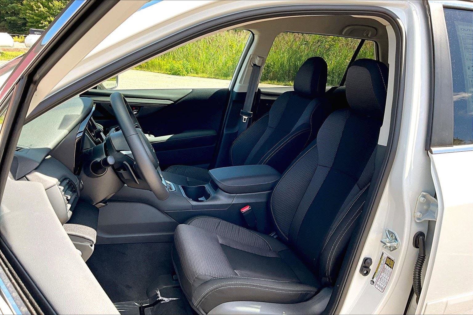 Used 2025 Subaru Outback Premium image 9