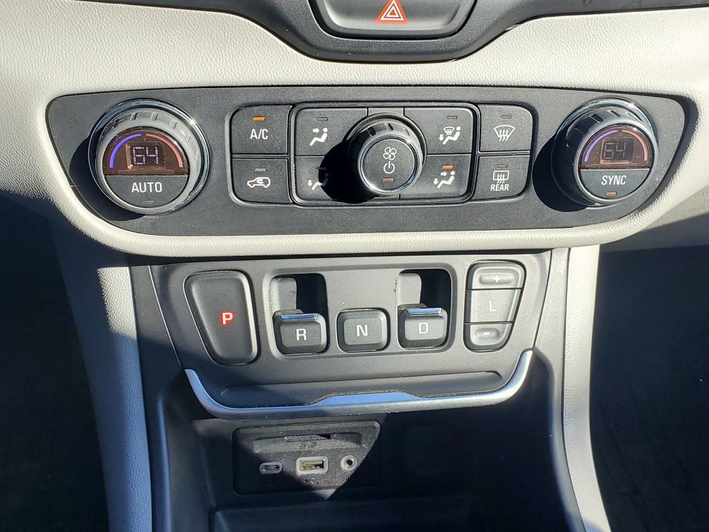 Used 2019 GMC Terrain SLT w/ Preferred Package image 32