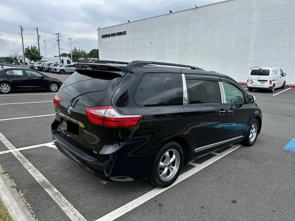 Used 2017 Toyota Sienna XLE w/ XLE Navigation Package FWD image 5