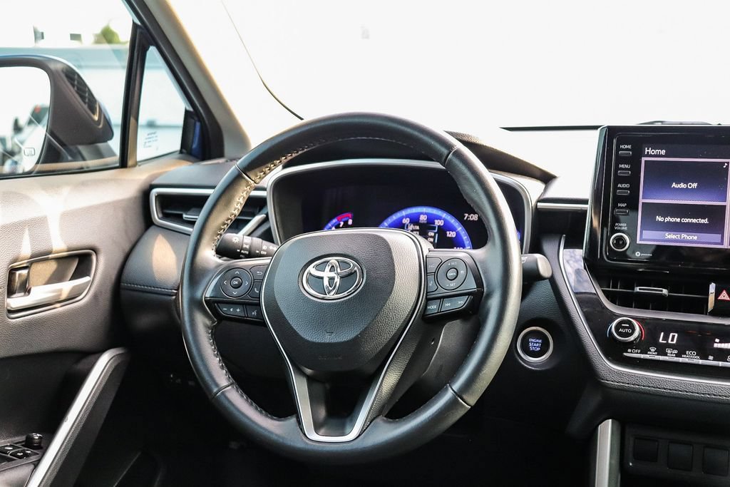 Used 2022 Toyota Corolla Cross XLE FWD image 17