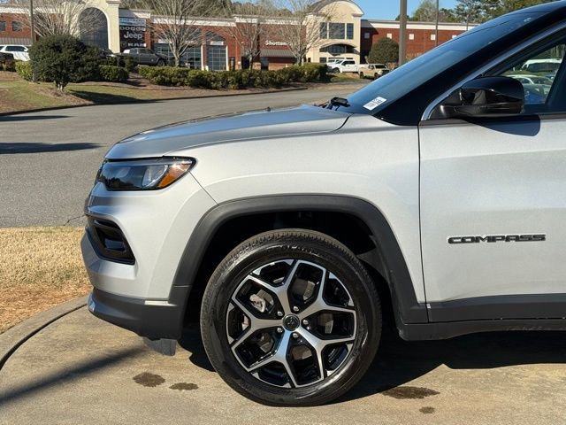 Used 2025 Jeep Compass Limited image 12