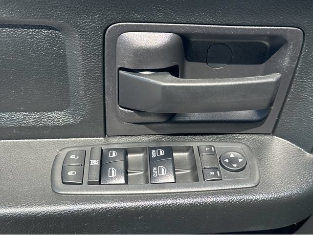 Used 2018 RAM 1500 Express RWD image 32