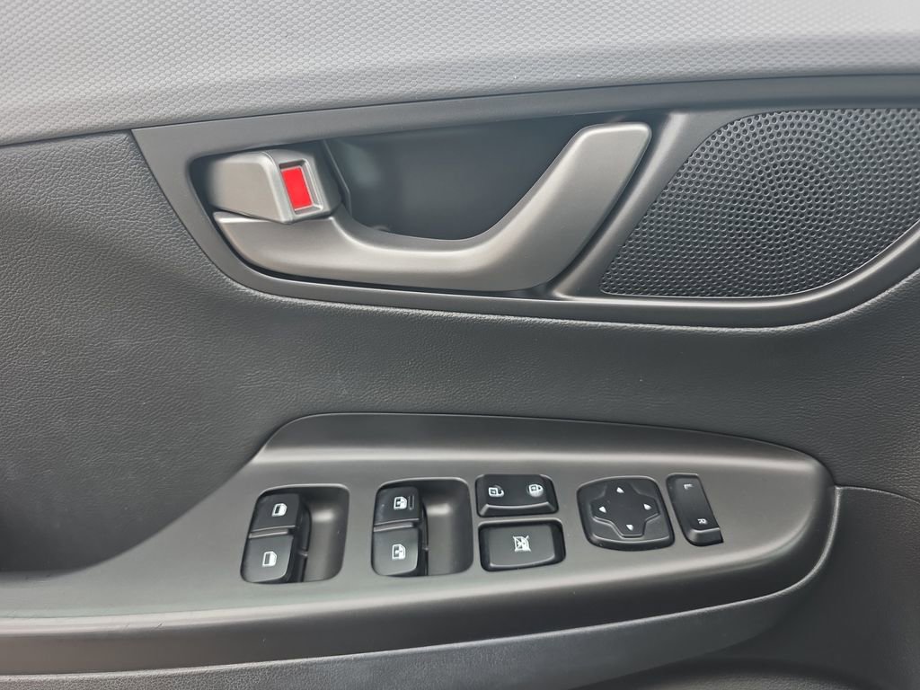 Used 2021 Hyundai Kona Limited AWD/4WD image 25