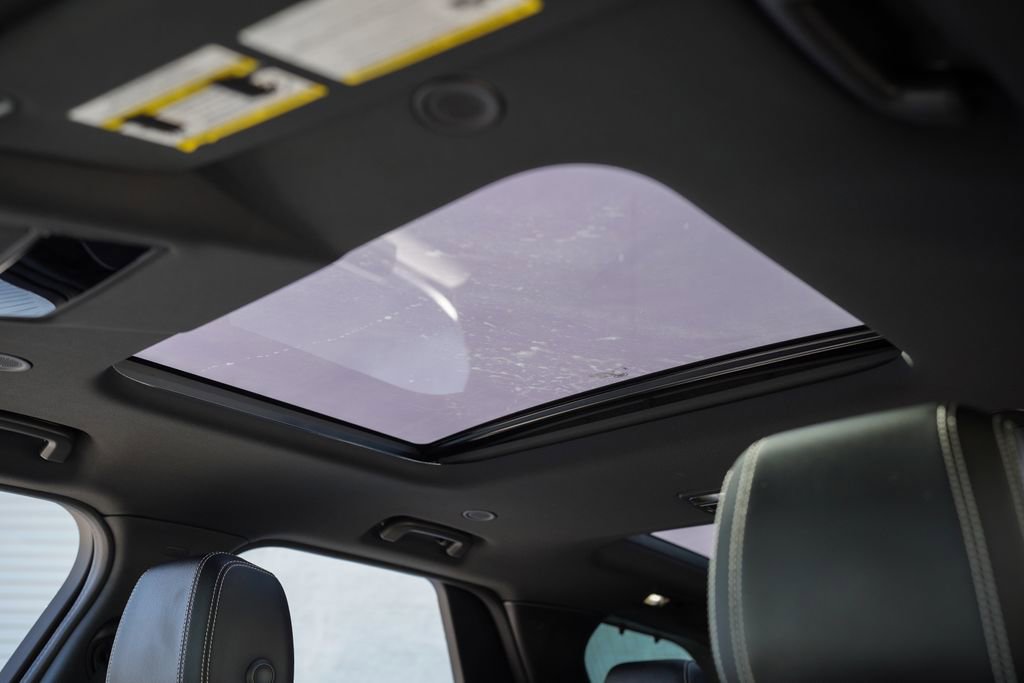 Used 2023 Land Rover Discovery S R-Dynamic image 36