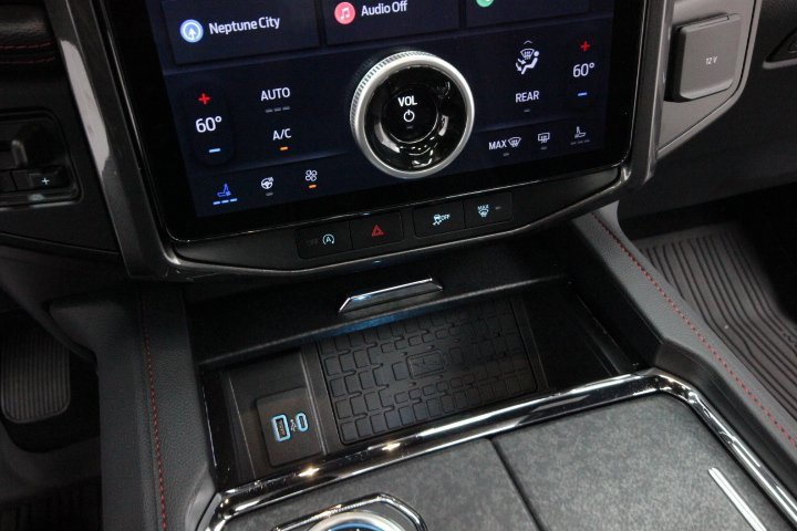 Used 2024 Ford Expedition Limited image 24