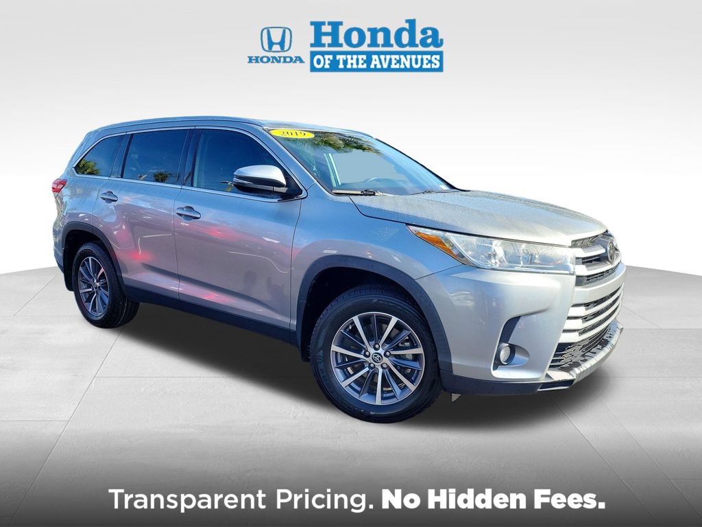 Used 2019 Toyota Highlander XLE FWD image 1
