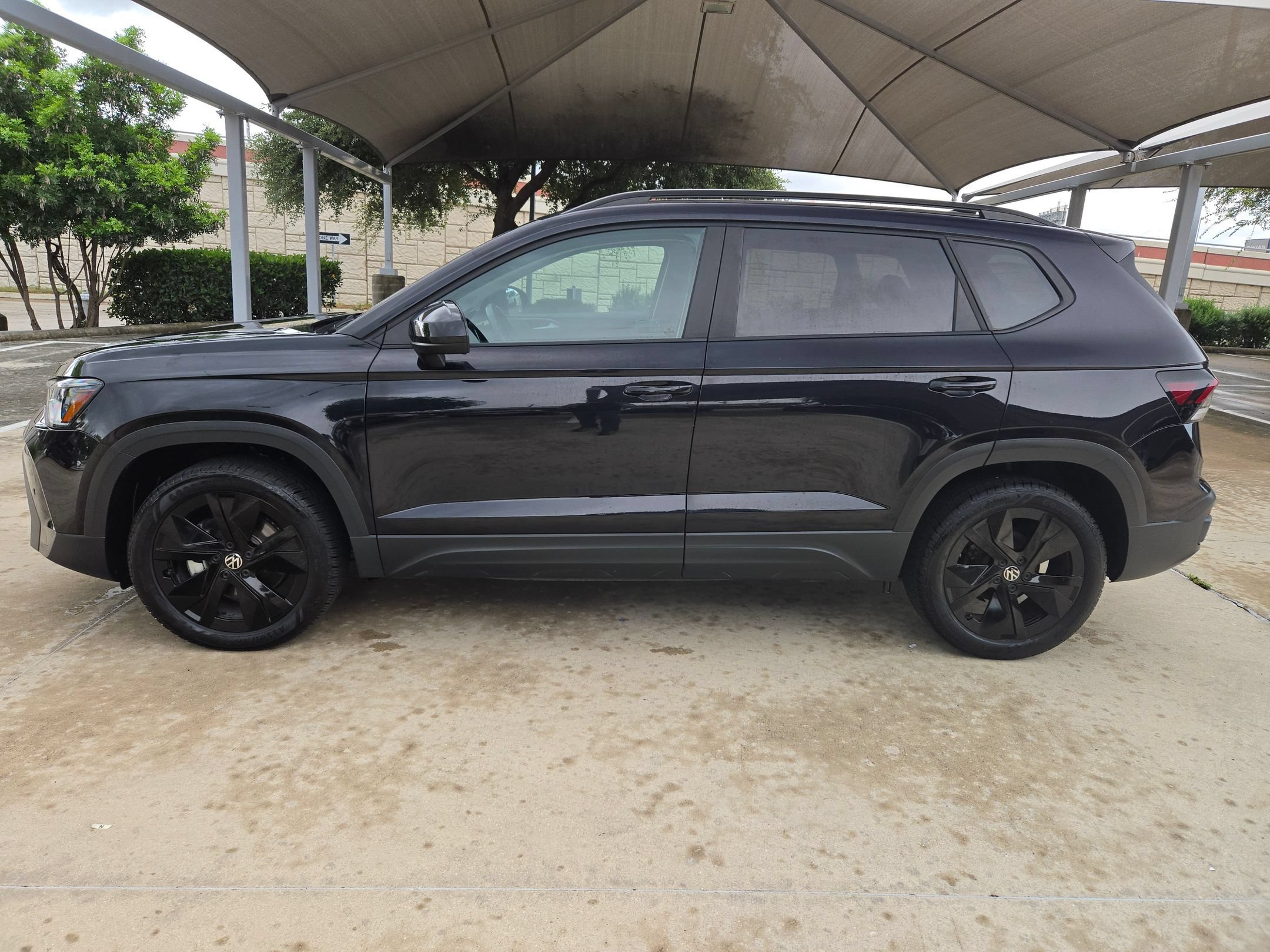 Used 2025 Volkswagen Taos SE FWD image 6