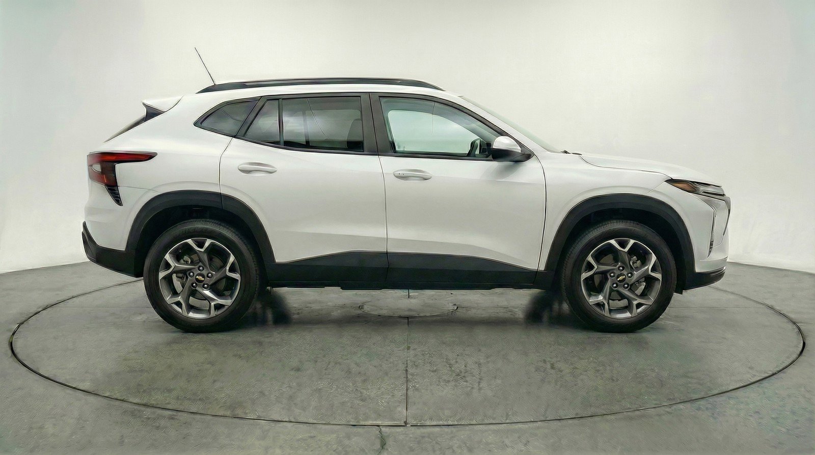 Used 2025 Chevrolet Trax LT w/ LT Convenience Package image 11