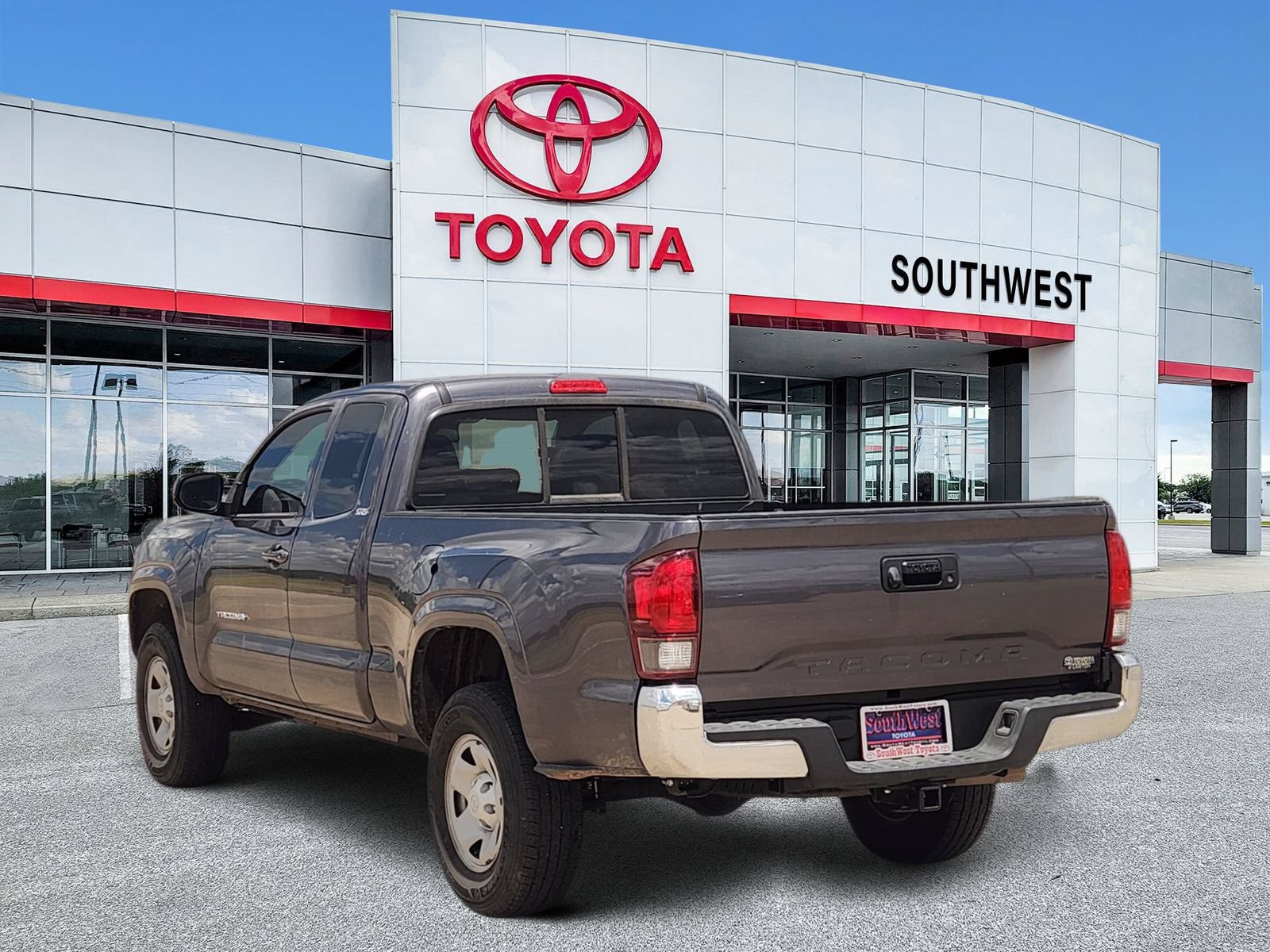 Used 2022 Toyota Tacoma SR5 RWD image 4