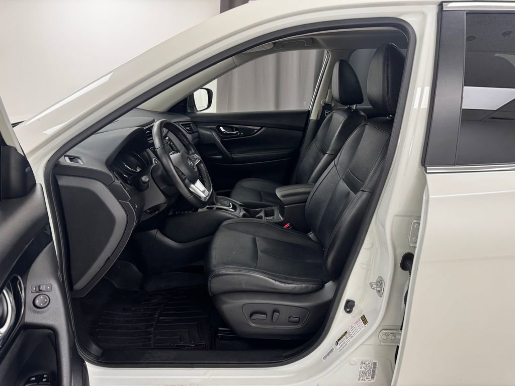 Used 2018 Nissan Rogue SL w/ Premium Package image 10