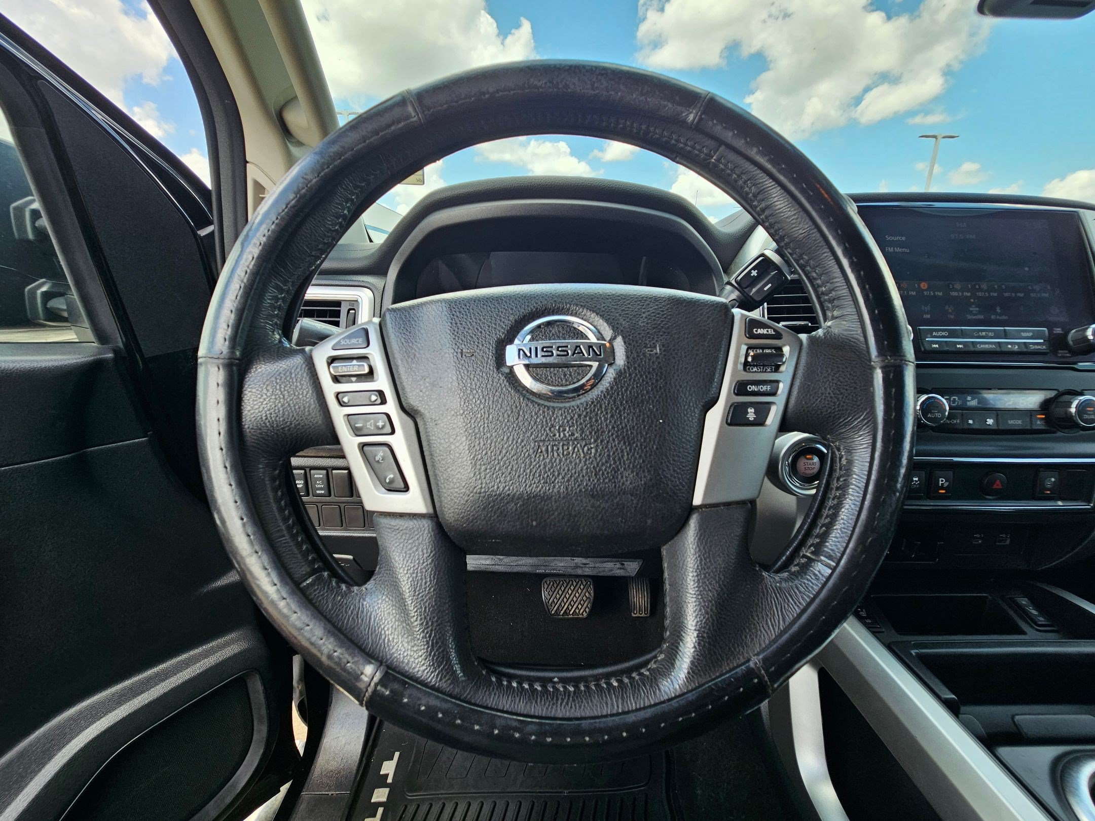Used 2020 Nissan Titan SV w/ SV Convenience Package RWD image 16