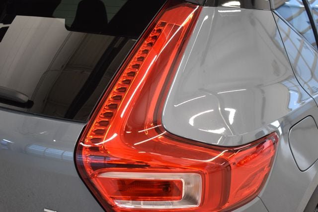 Used 2021 Volvo XC40 T5 R-Design w/ Advanced Package AWD/4WD image 12