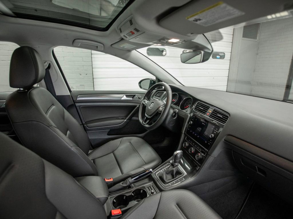 Used 2019 Volkswagen Golf SE w/ Driver Assistance Package image 15