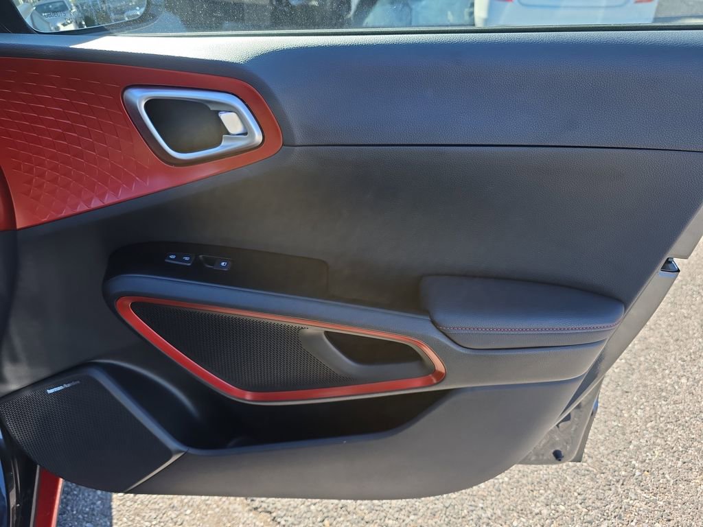 Used 2022 Kia Soul Turbo FWD image 11