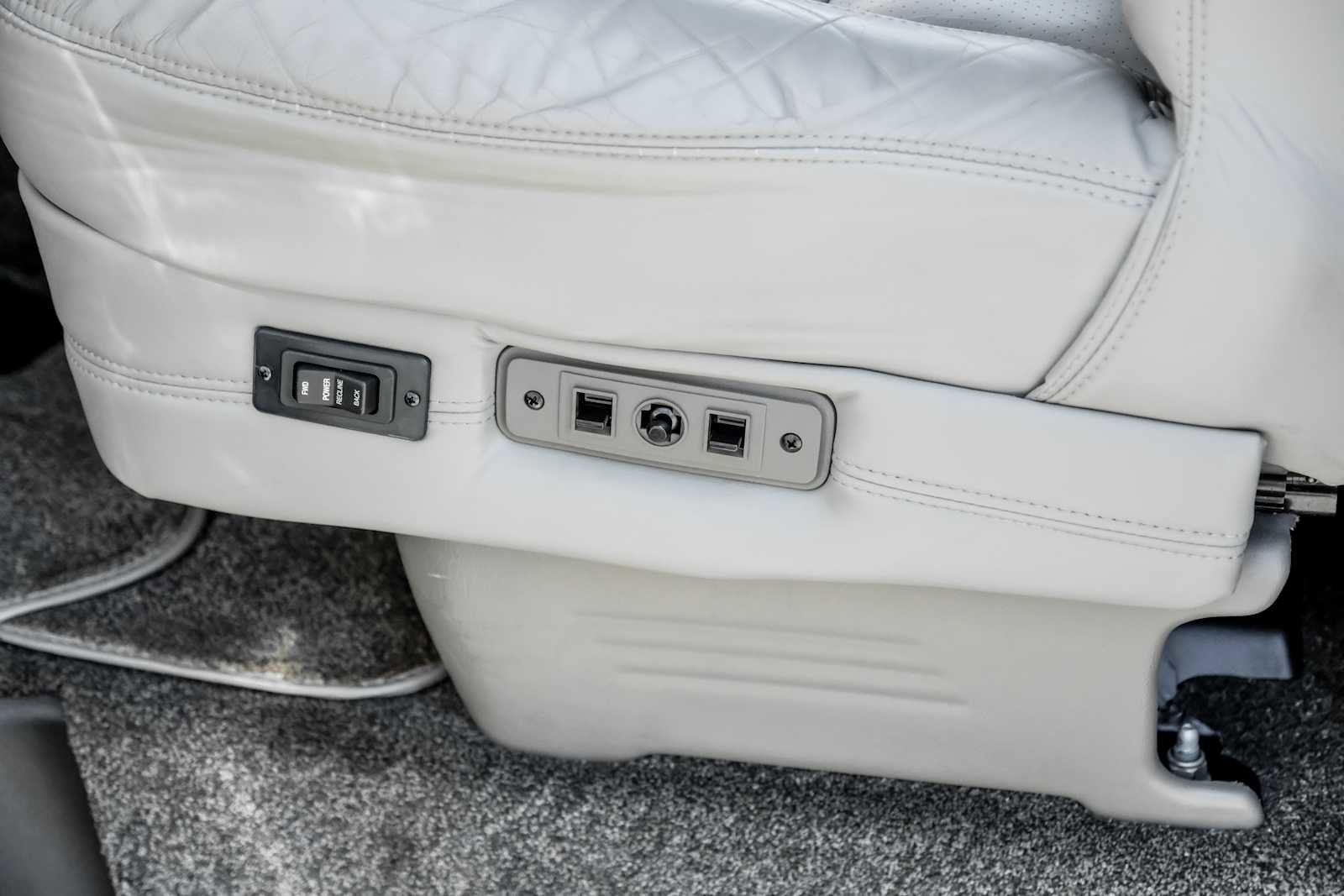 Used 2011 Chevrolet Express 1500 image 32