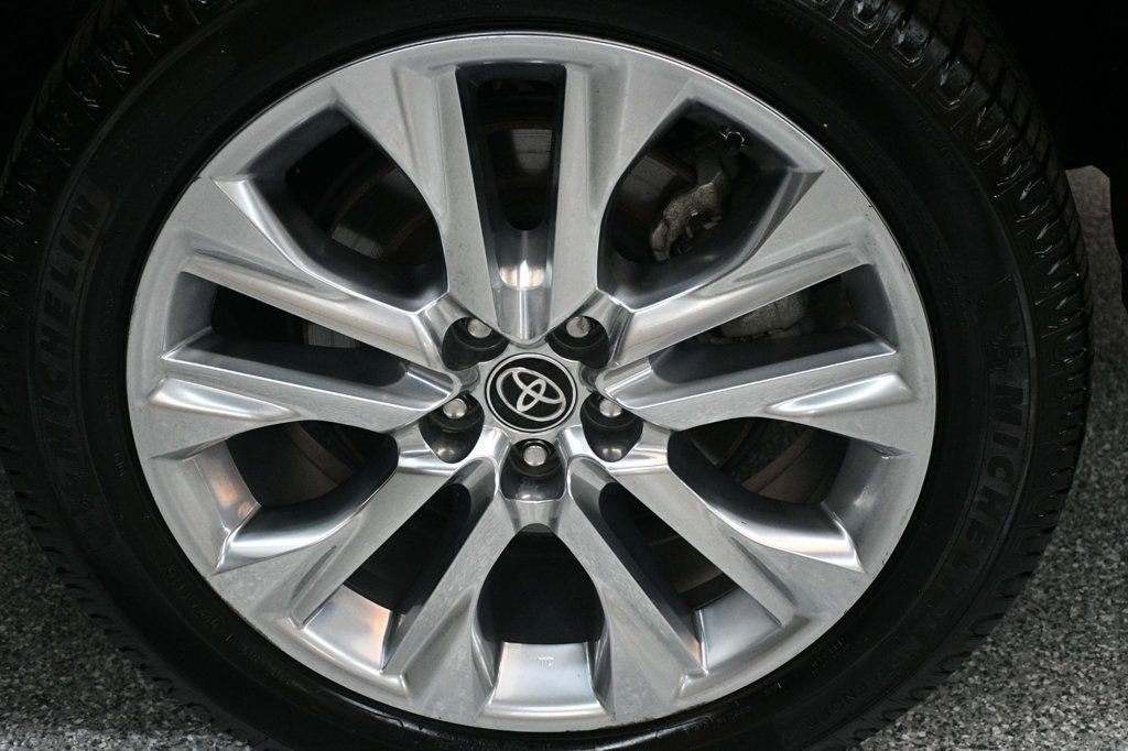 Used 2022 Toyota Highlander Limited AWD/4WD image 19