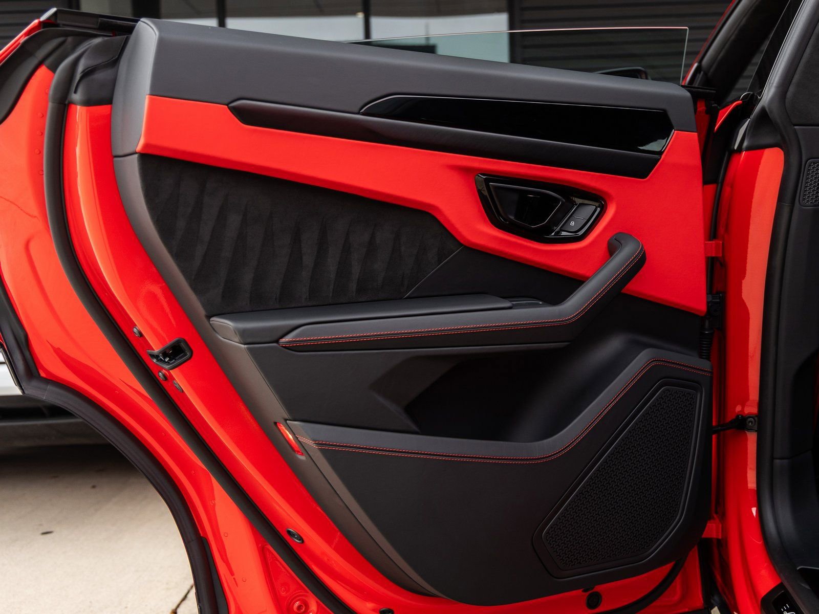 Used 2024 Lamborghini Urus S image 37