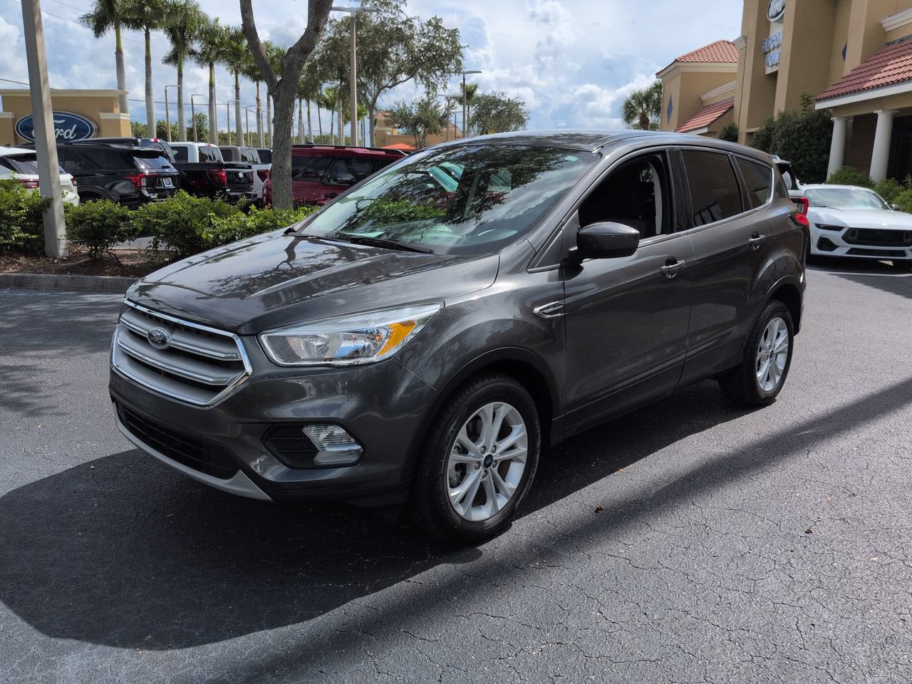 Used 2019 Ford Escape SE FWD image 8