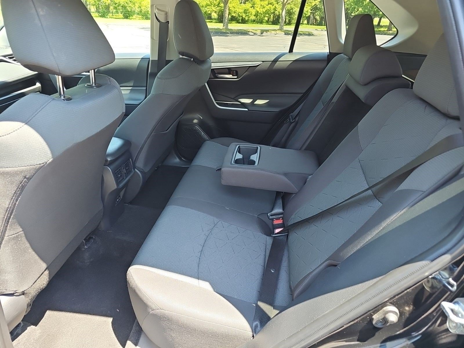 Used 2025 Toyota RAV4 XLE AWD/4WD image 17