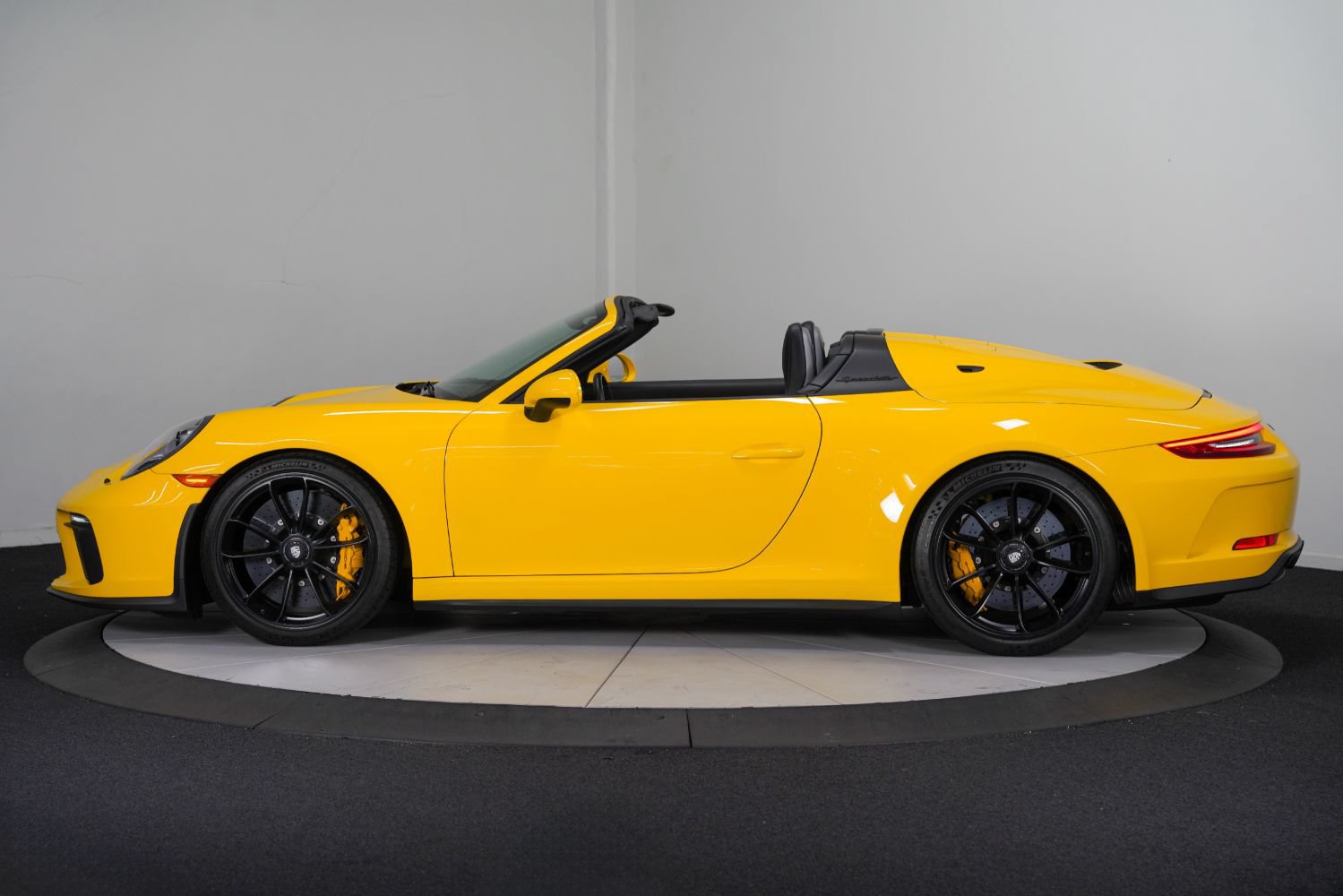 Used 2019 Porsche 911 Speedster RWD image 8