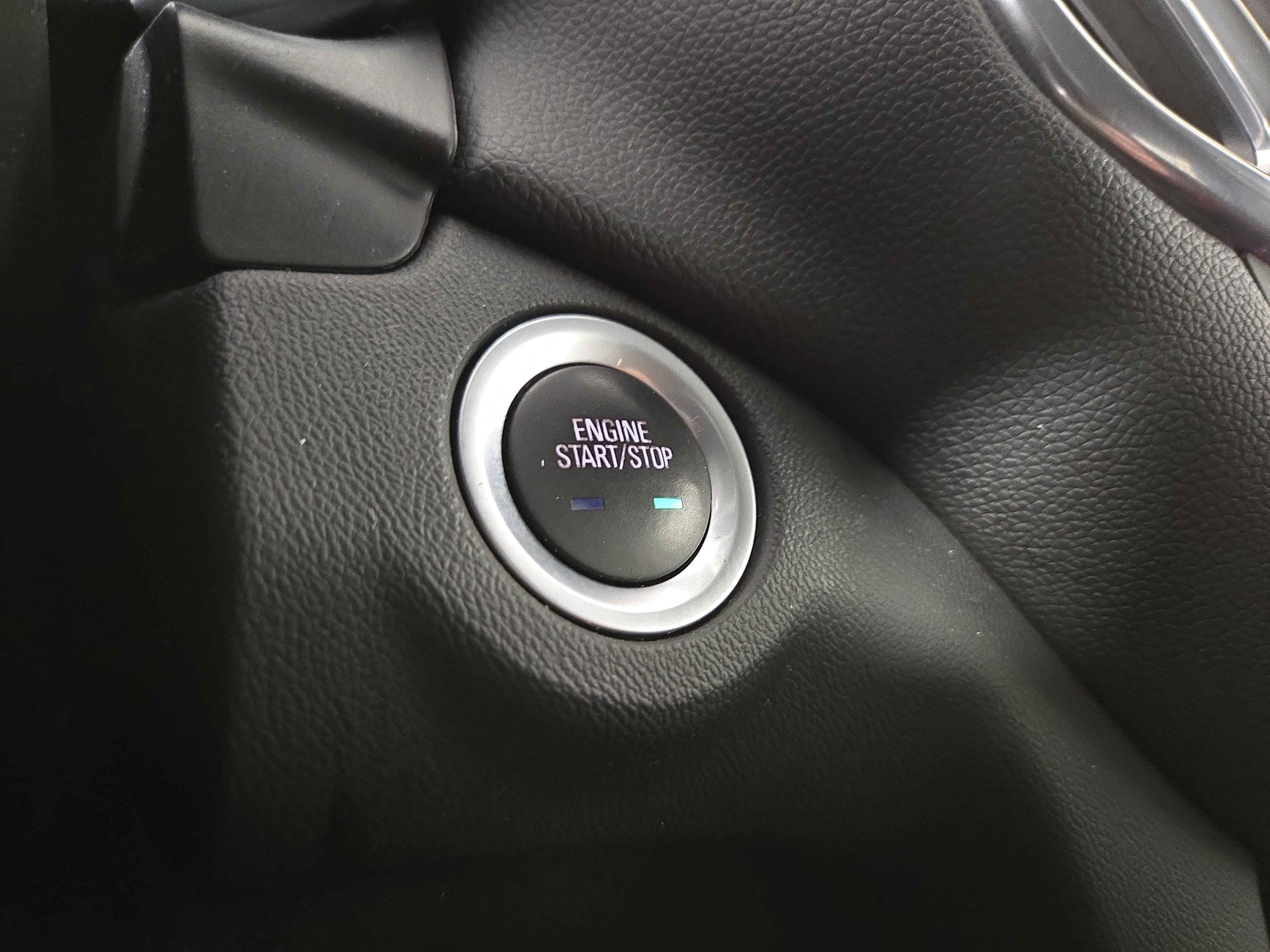 Used 2020 Chevrolet Equinox LT w/ Driver Convenience Package image 25