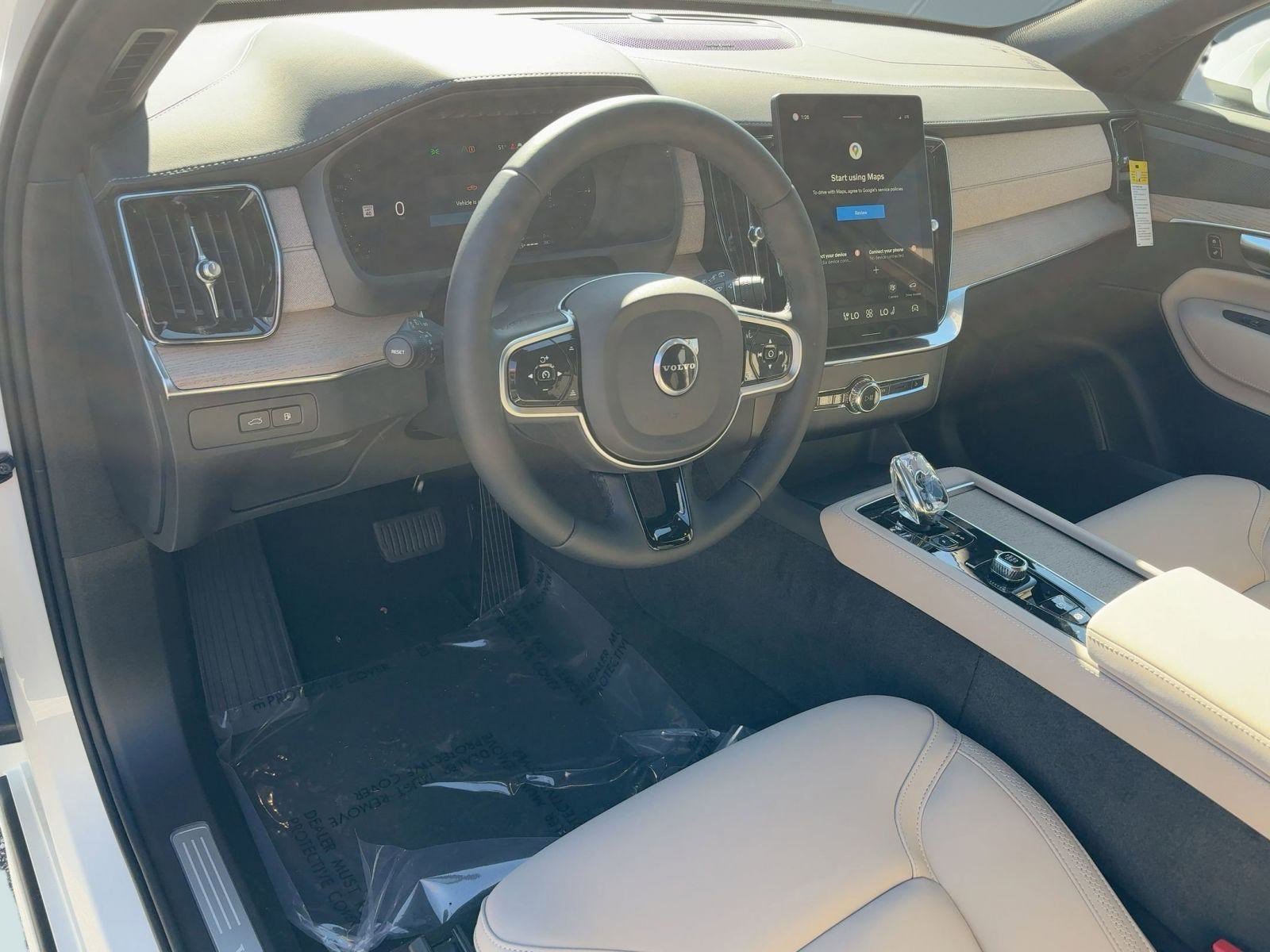 New 2026 Volvo XC90 T8 Plus w/ Protection Package image 4