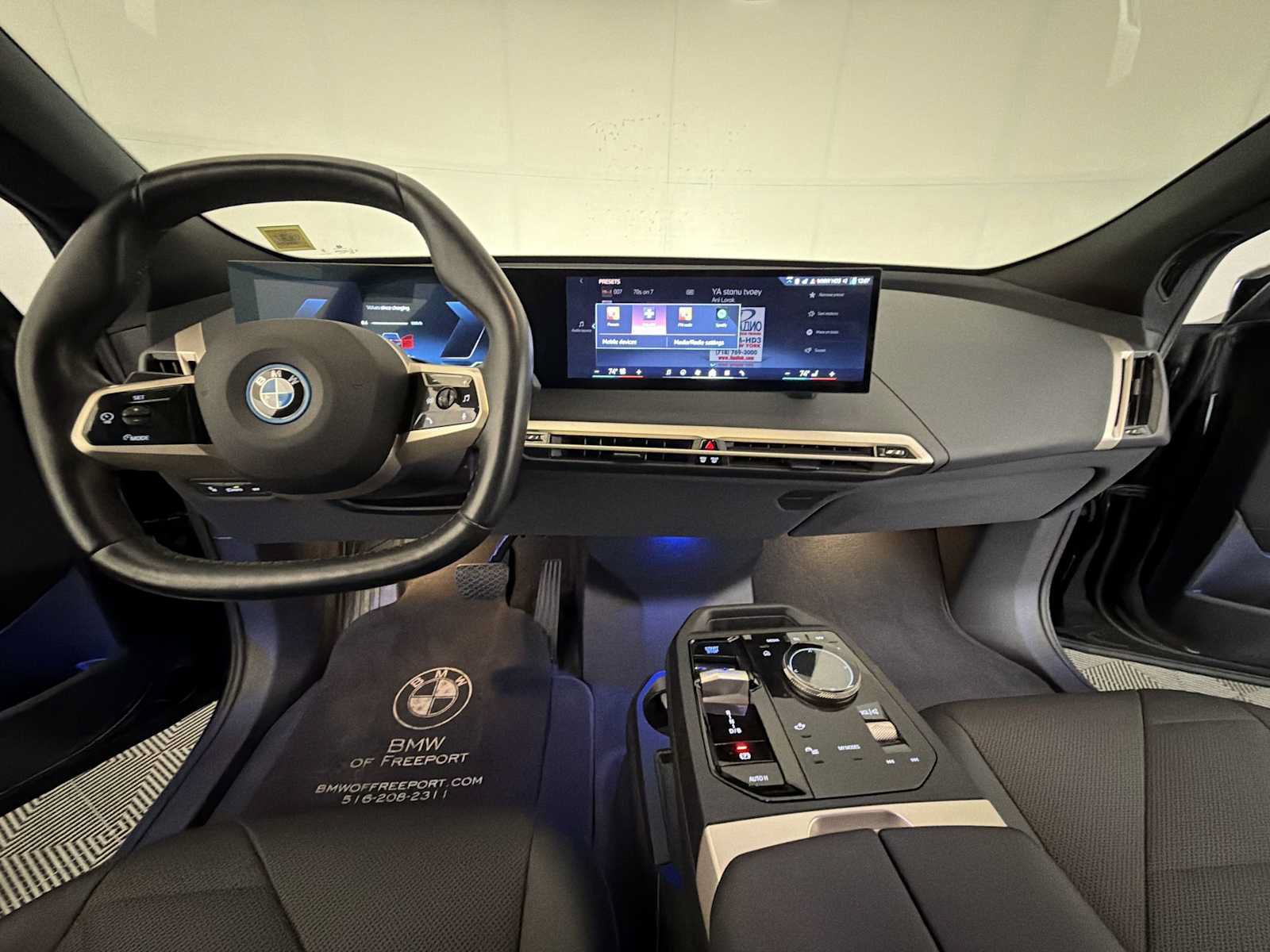 Used 2024 BMW iX xDrive50 w/ Premium Package AWD/4WD image 14