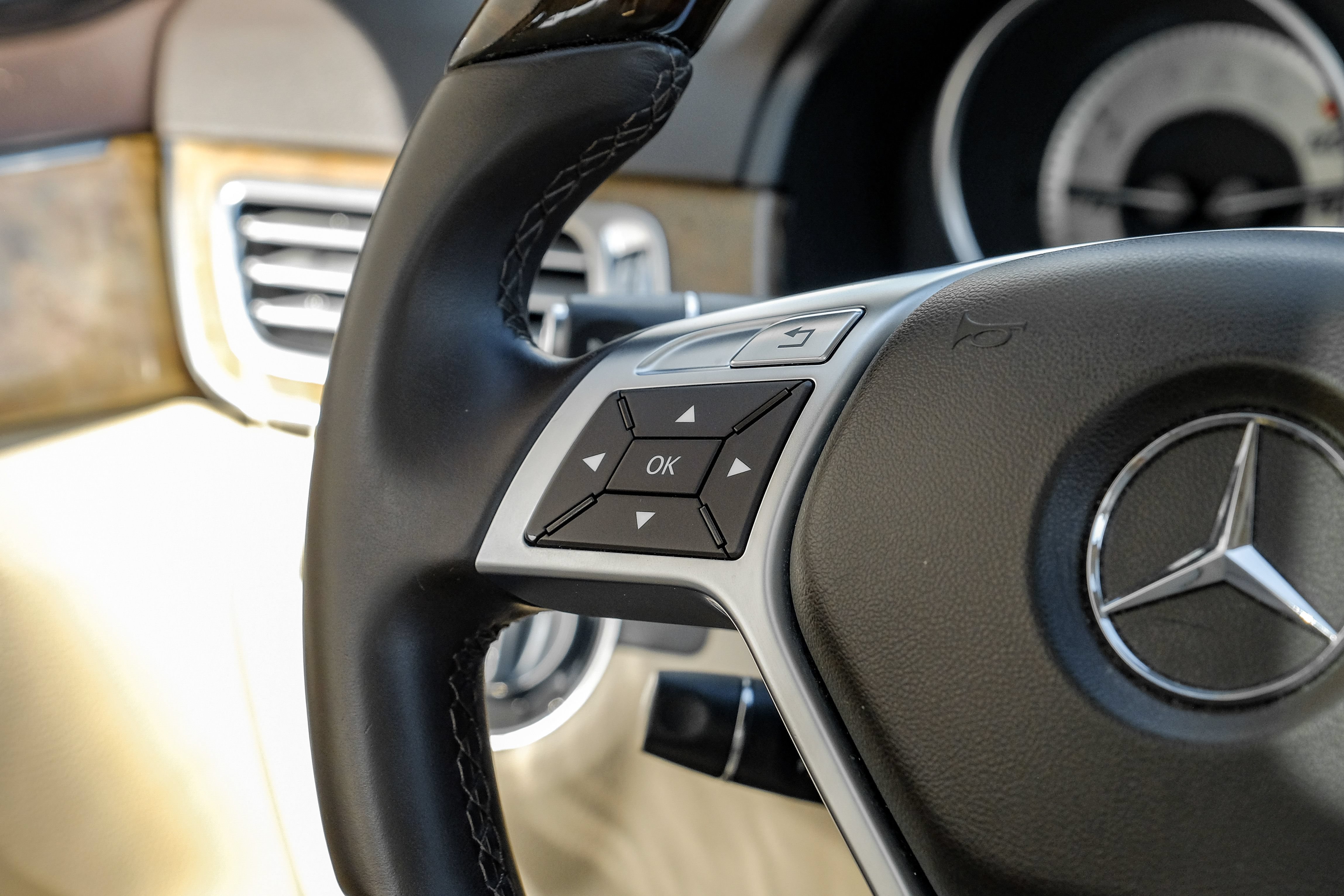 Used 2014 Mercedes-Benz E 550 4MATIC Sedan w/ Premium 1 Package image 17