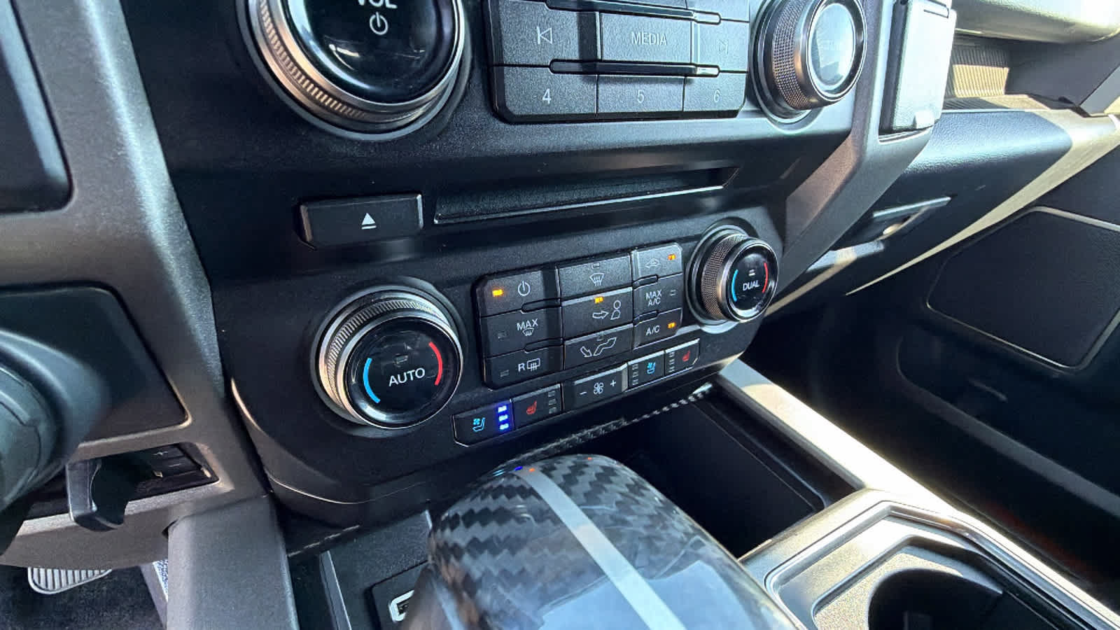 Used 2018 Ford F150 Raptor w/ Equipment Group 802A Luxury AWD/4WD image 14