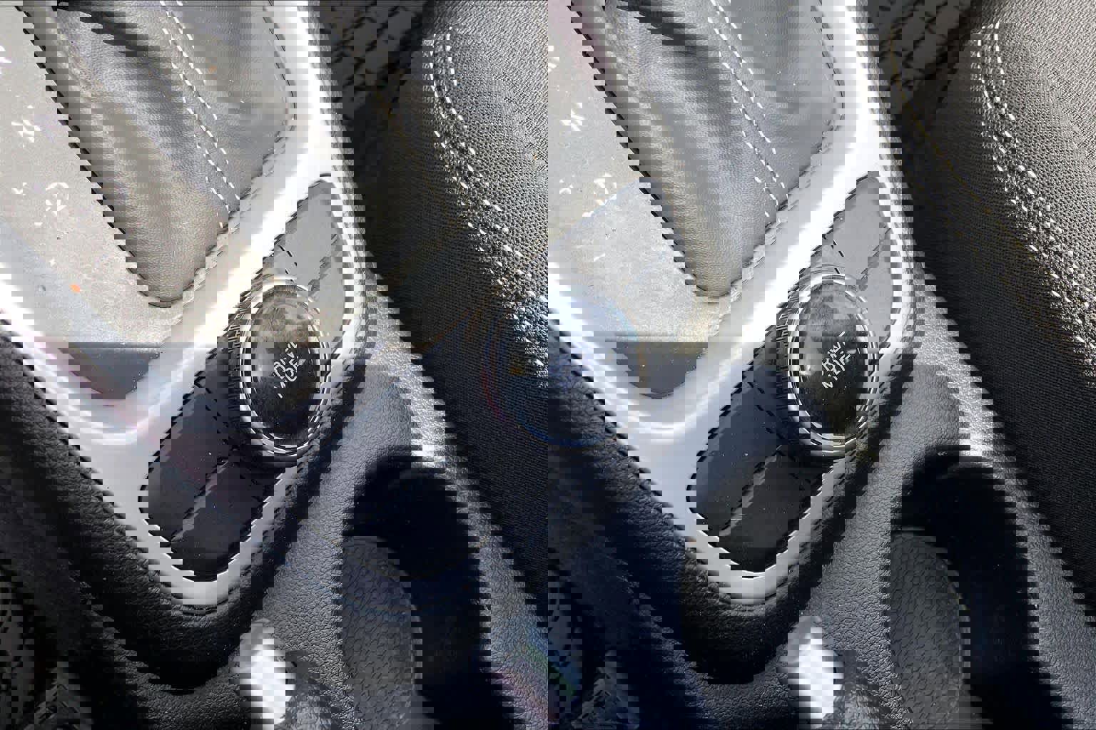 Used 2025 Hyundai Venue SEL FWD image 36