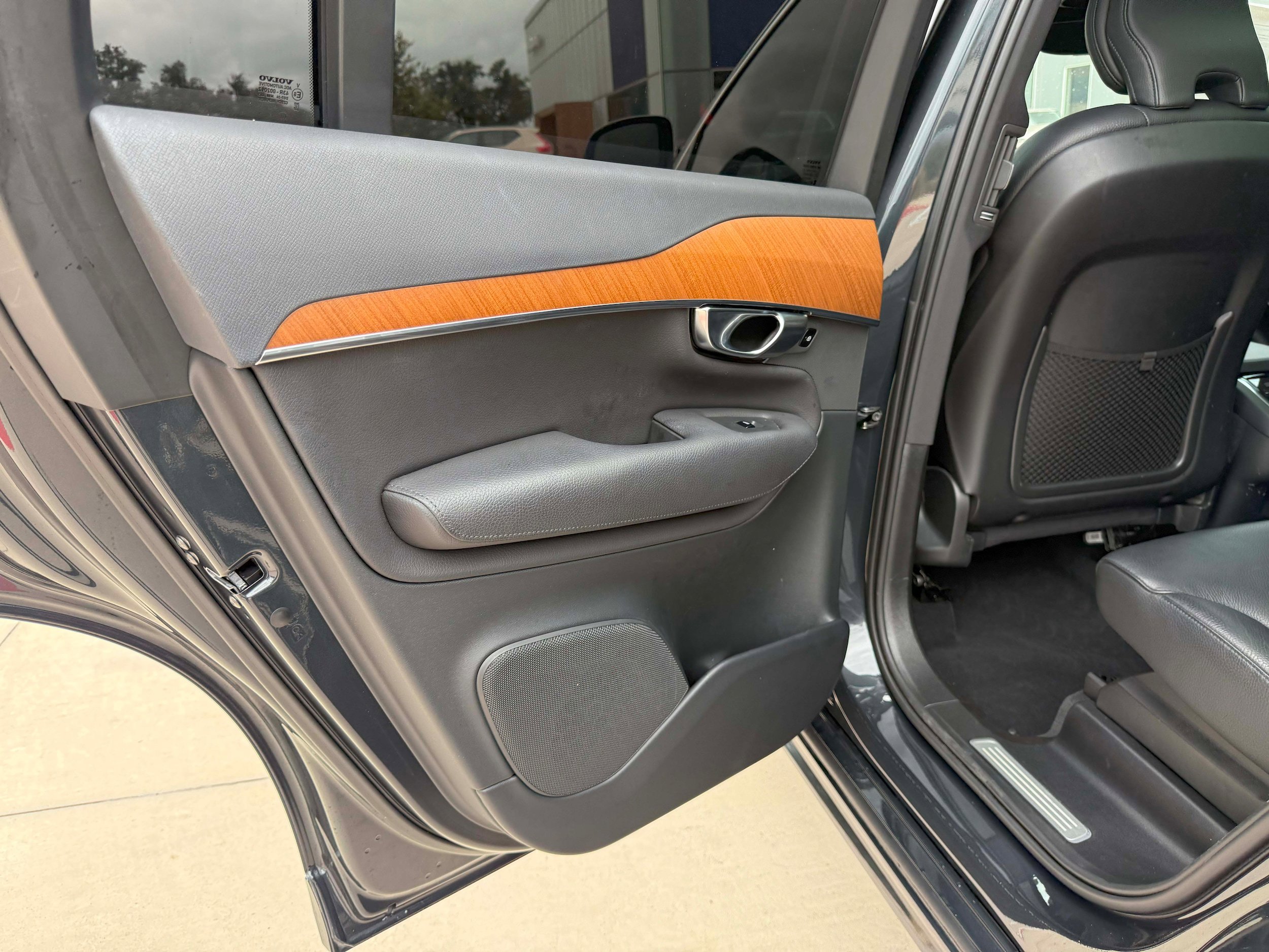 Used 2022 Volvo XC90 T6 Momentum image 14