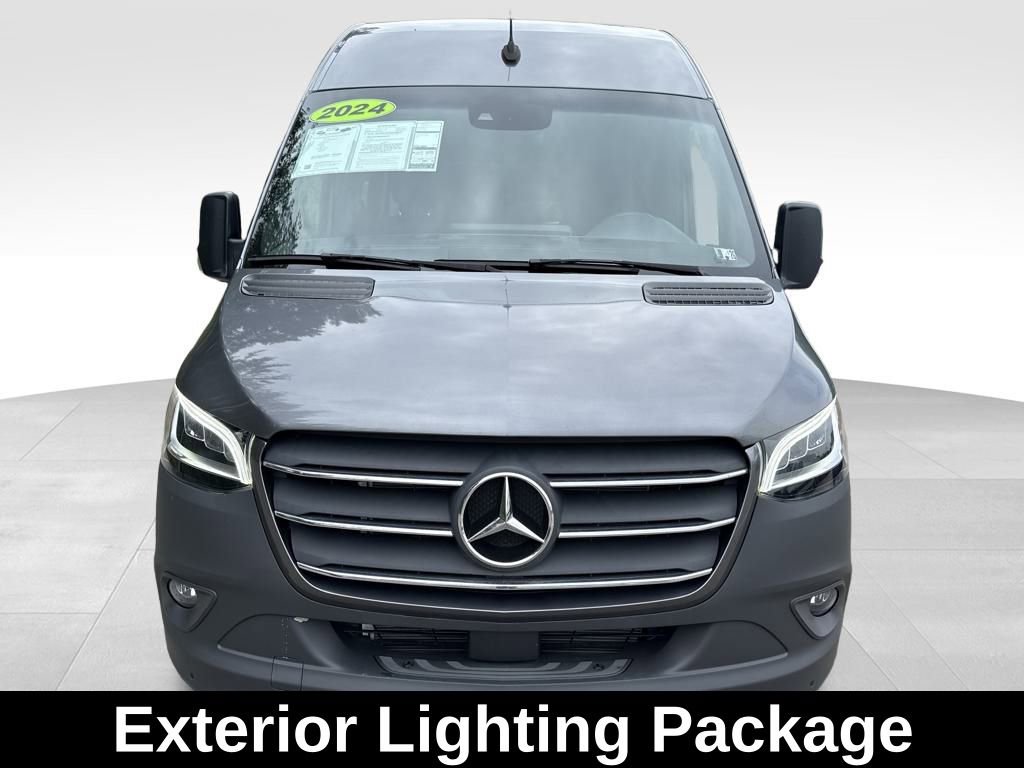 Used 2024 Mercedes-Benz Sprinter 3500 image 8