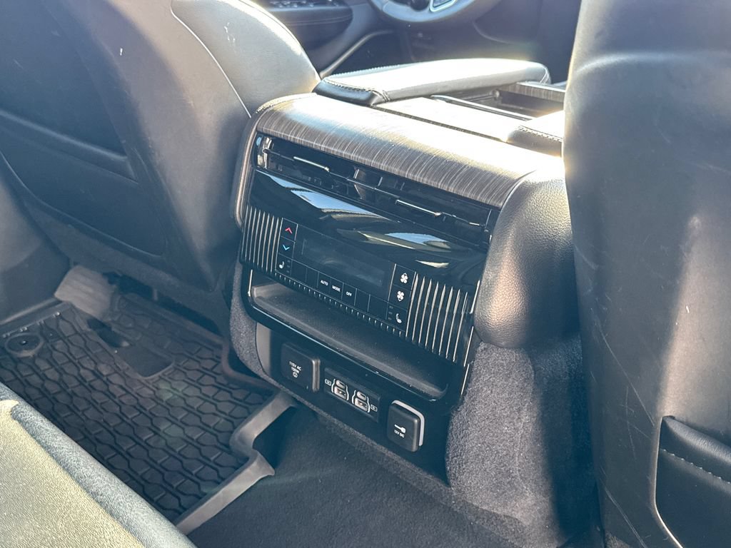 Used 2024 Jeep Wagoneer L Series II w/ Flexible Seating Group AWD/4WD image 7