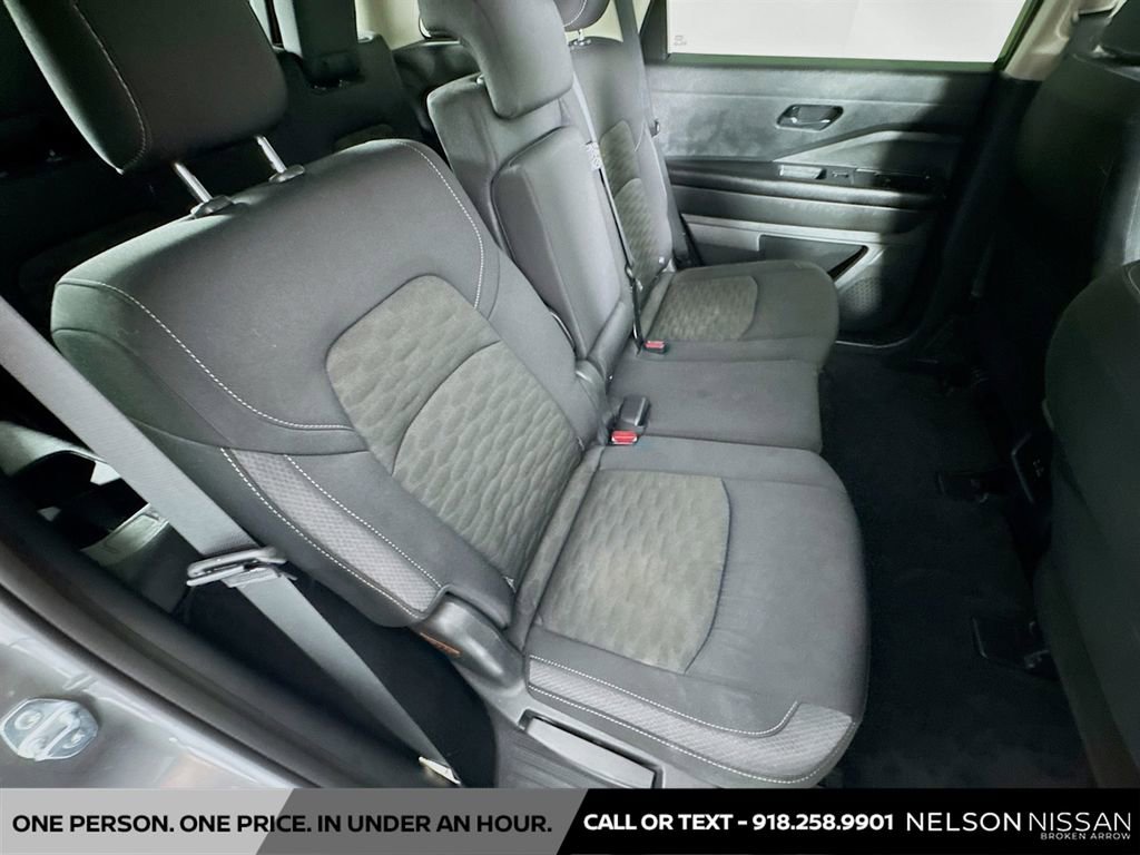 Certified 2025 Nissan Pathfinder SV image 27