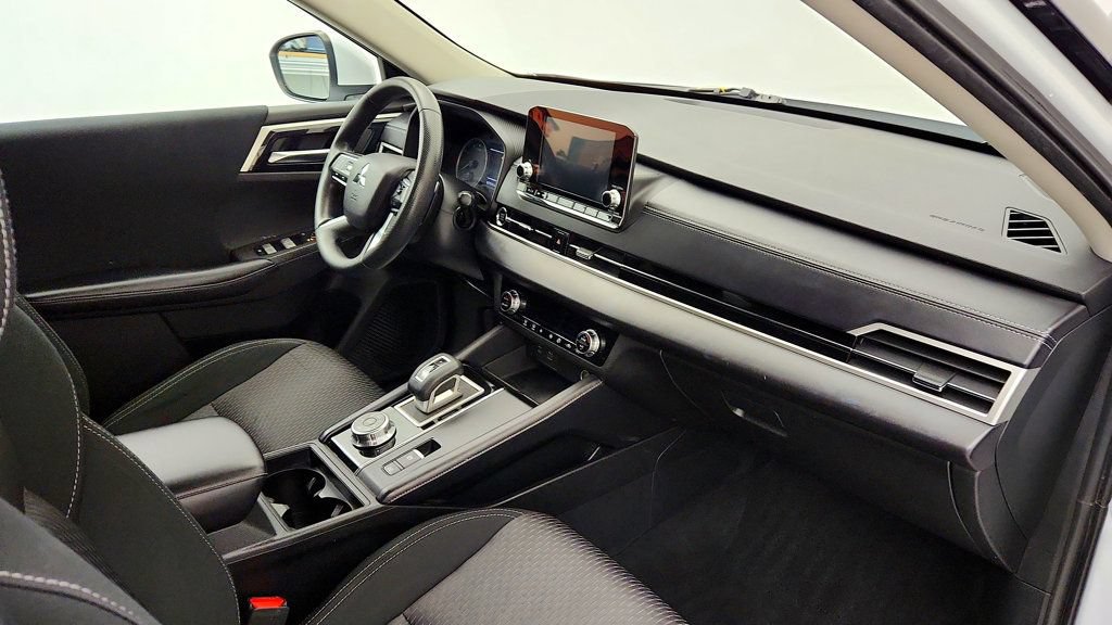 Used 2022 Mitsubishi Outlander ES AWD/4WD image 24