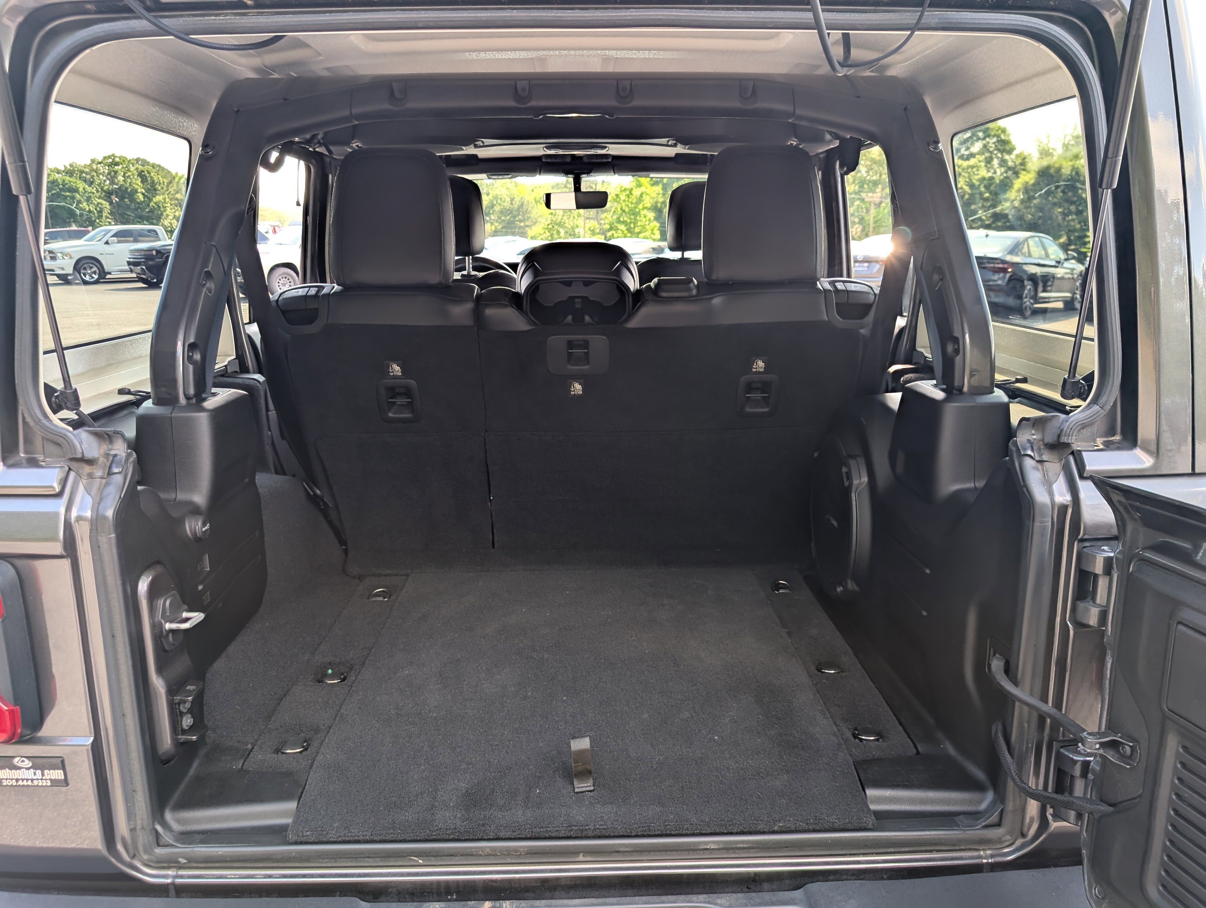 Used 2018 Jeep Wrangler Unlimited Sahara AWD/4WD image 18