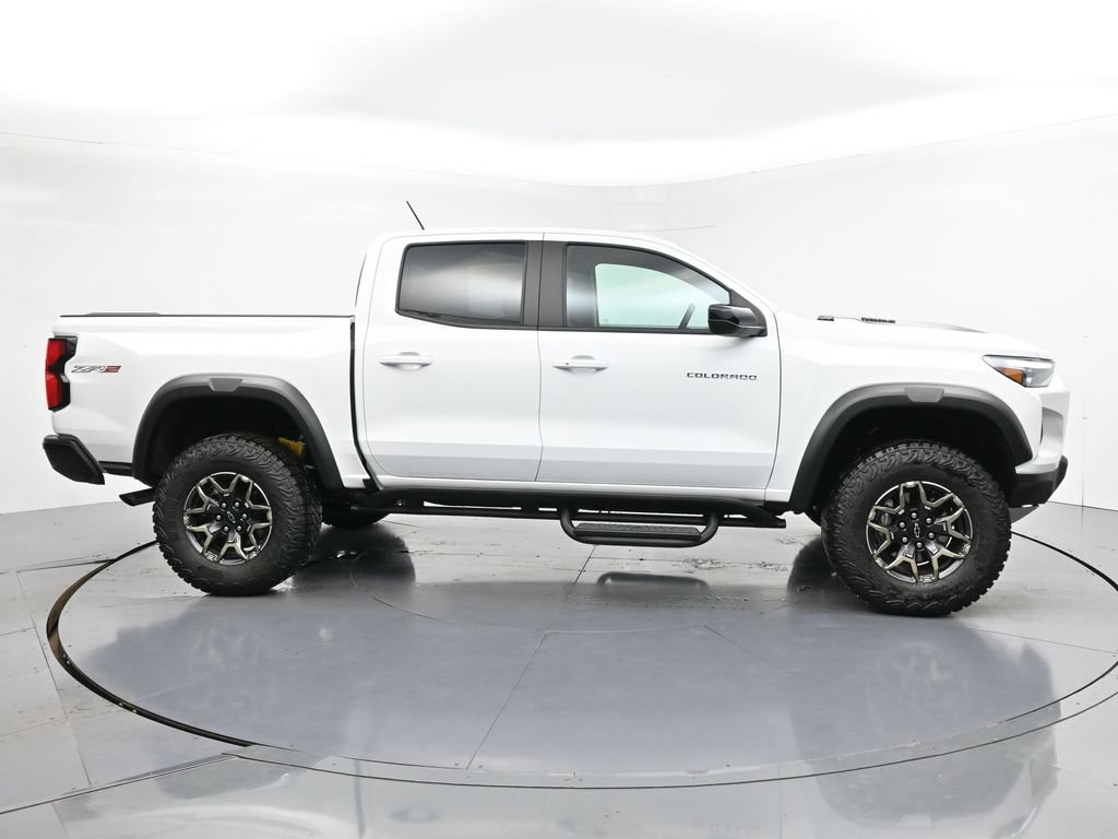 Used 2025 Chevrolet Colorado ZR2 AWD/4WD image 6
