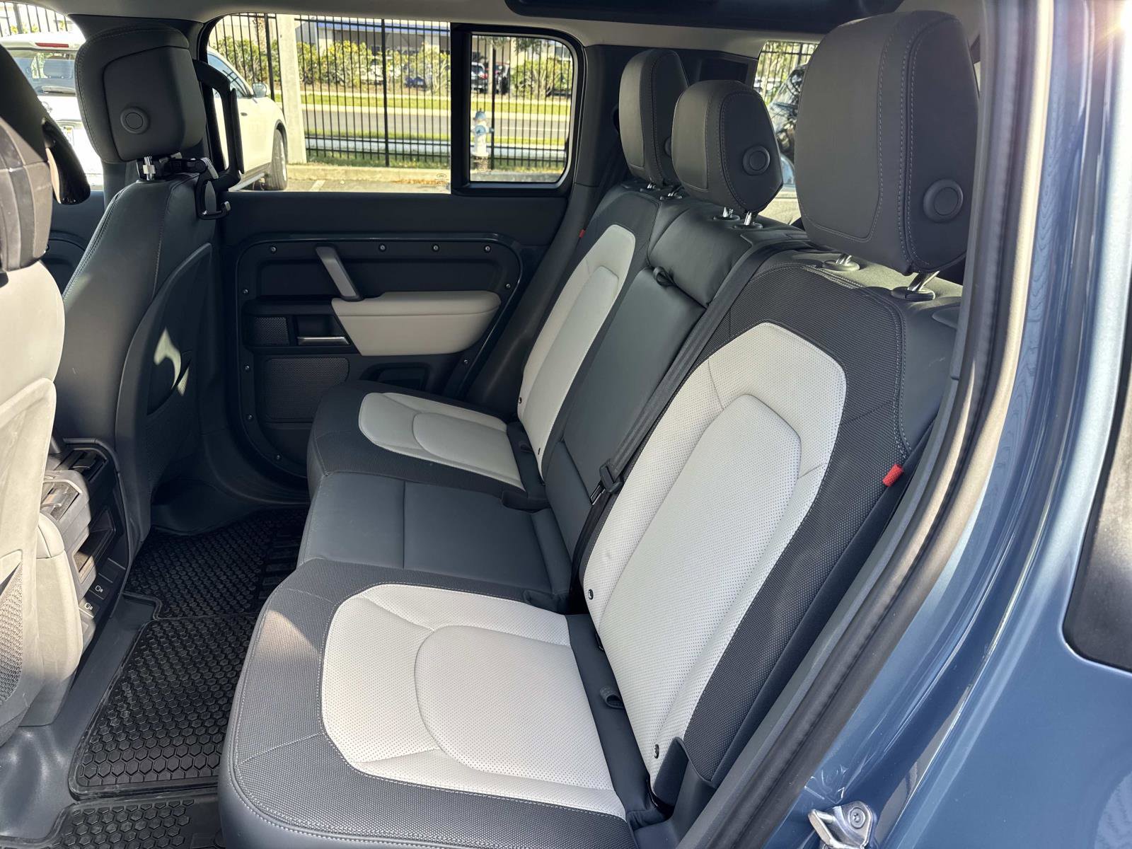 Used 2024 Land Rover Defender 110 X-Dynamic SE image 13