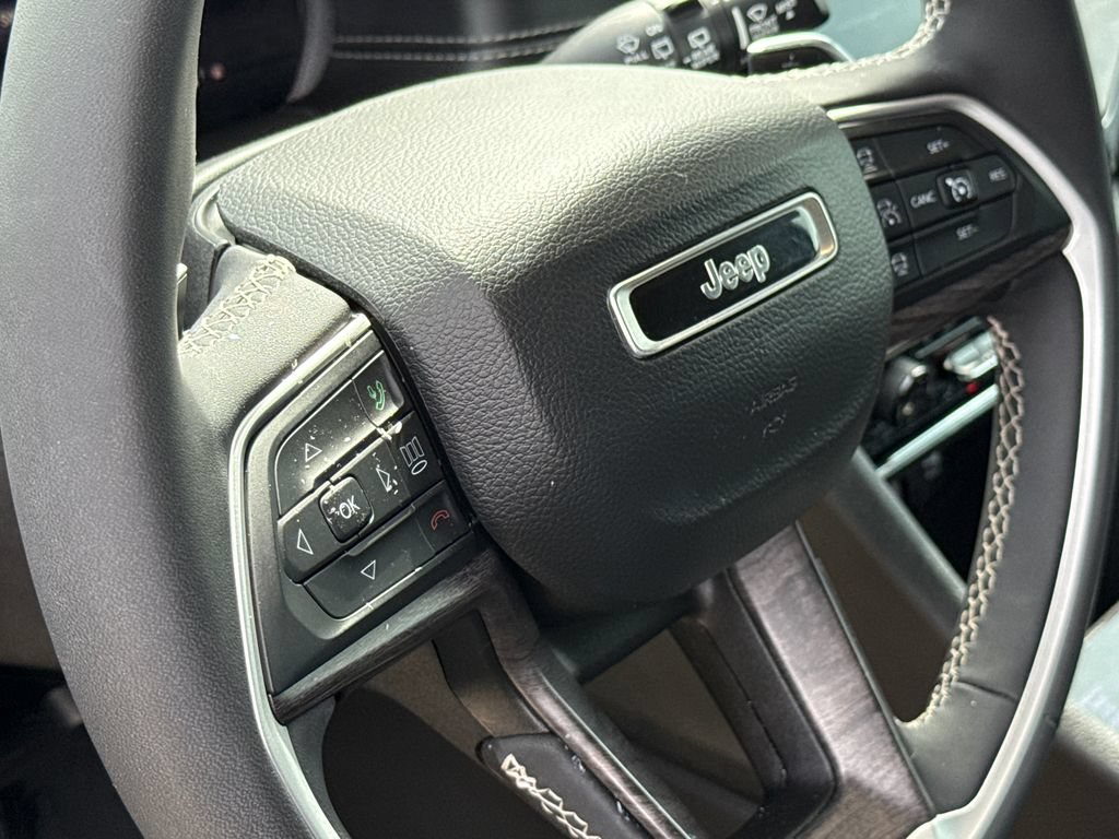 Used 2023 Jeep Grand Cherokee L Limited AWD/4WD image 29