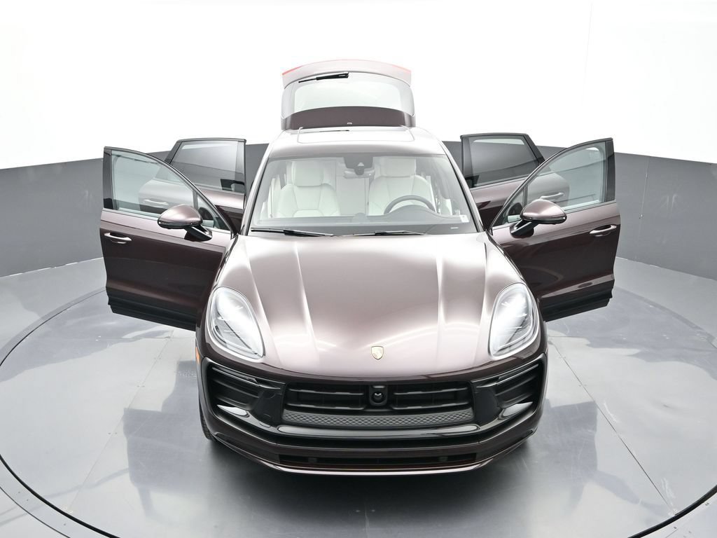 Certified 2026 Porsche Macan AWD/4WD image 33