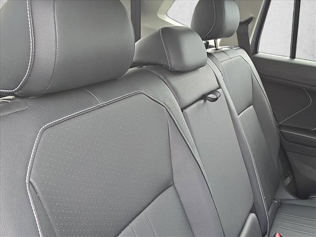 Used 2024 Volkswagen Tiguan SE w/ Panoramic Sunroof Package image 20