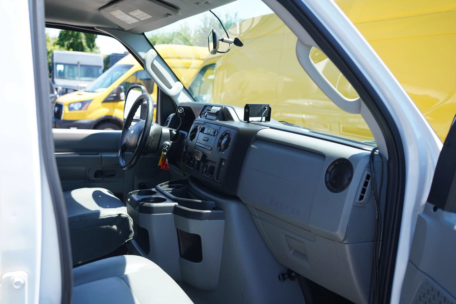Used 2013 Ford E-350 and Econoline 350 Super Duty RWD image 2